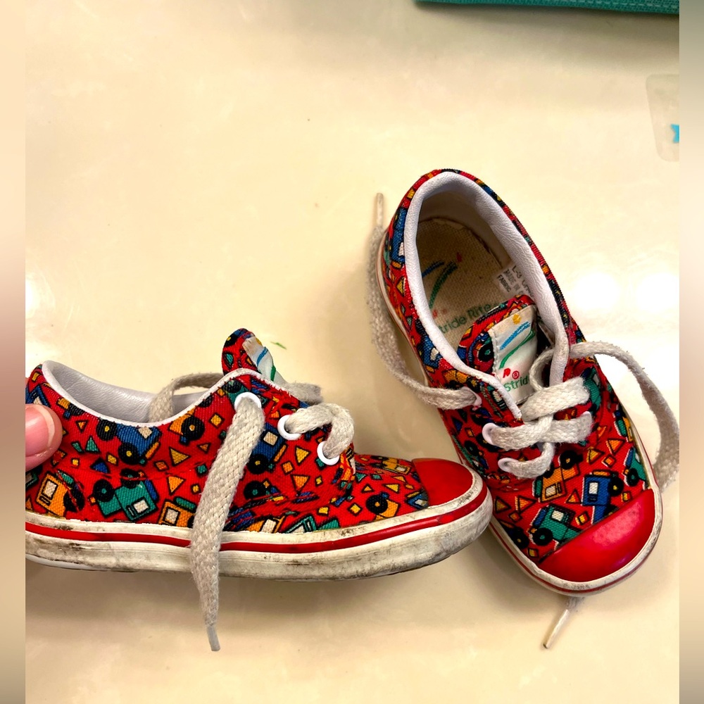 Vintage toddler stride rite car sneakers- size 7